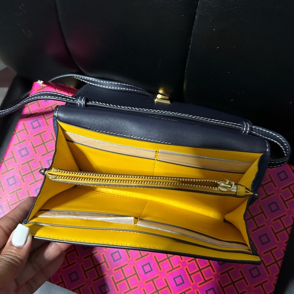 Tory Burch strap slides with crossbody wallet purse WORN ONCE - Picture 4 of 5